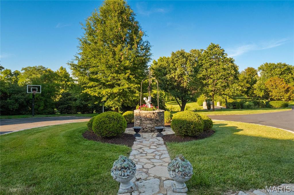 4 Country Life Acres