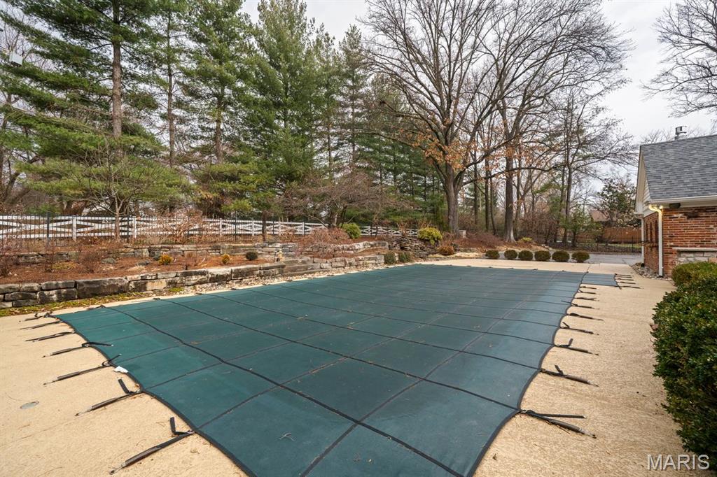 1691 Frontenac Woods Lane