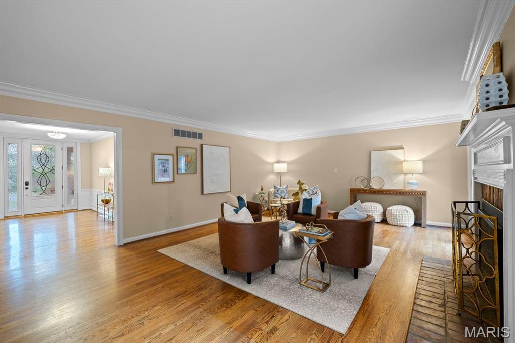 1691 Frontenac Woods Lane