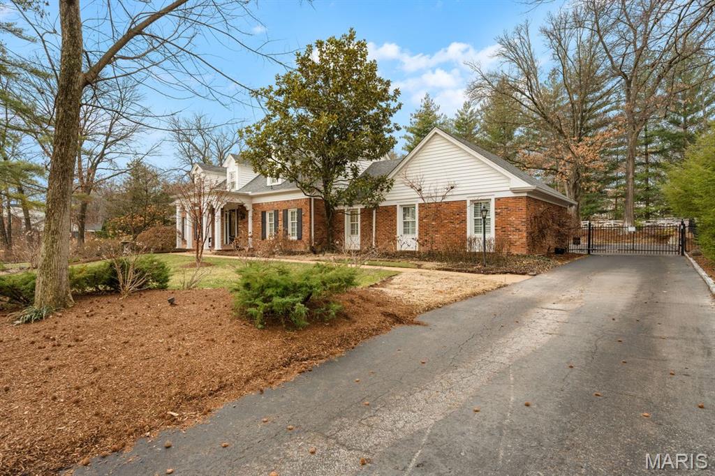 1691 Frontenac Woods Lane