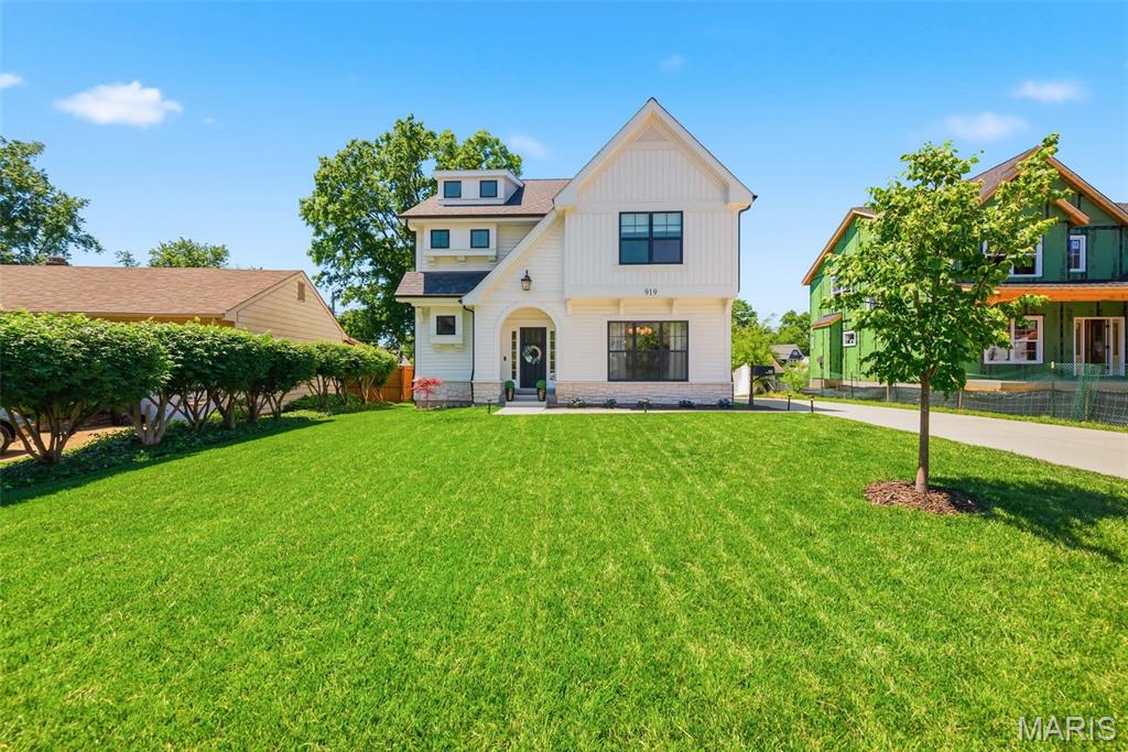 919 Poinsetta Lane
