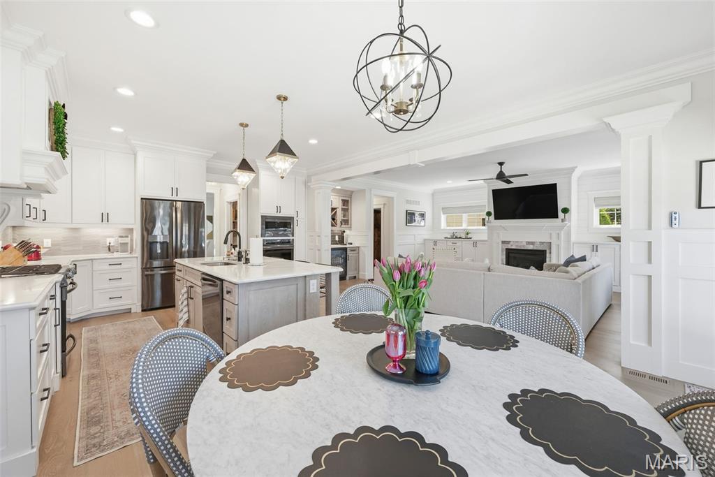 919 Poinsetta Lane