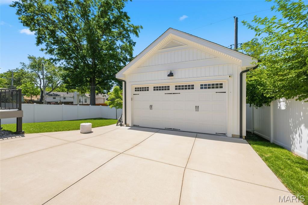 919 Poinsetta Lane