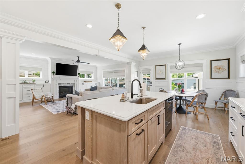 919 Poinsetta Lane