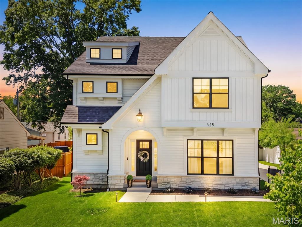 919 Poinsetta Lane