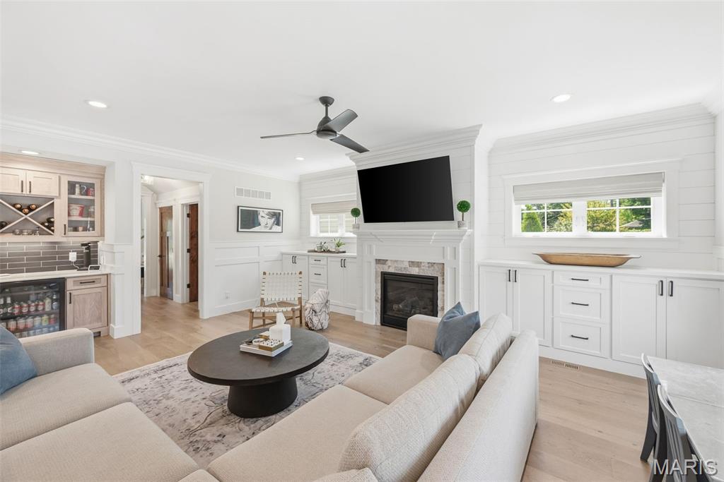 919 Poinsetta Lane