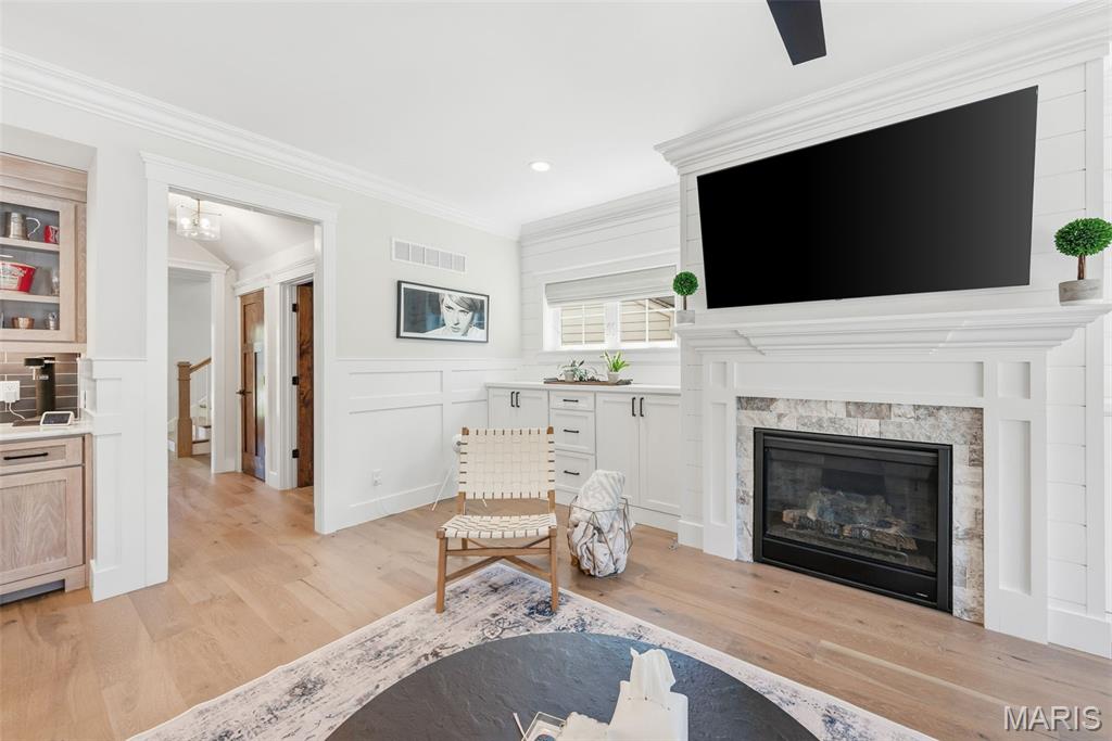 919 Poinsetta Lane