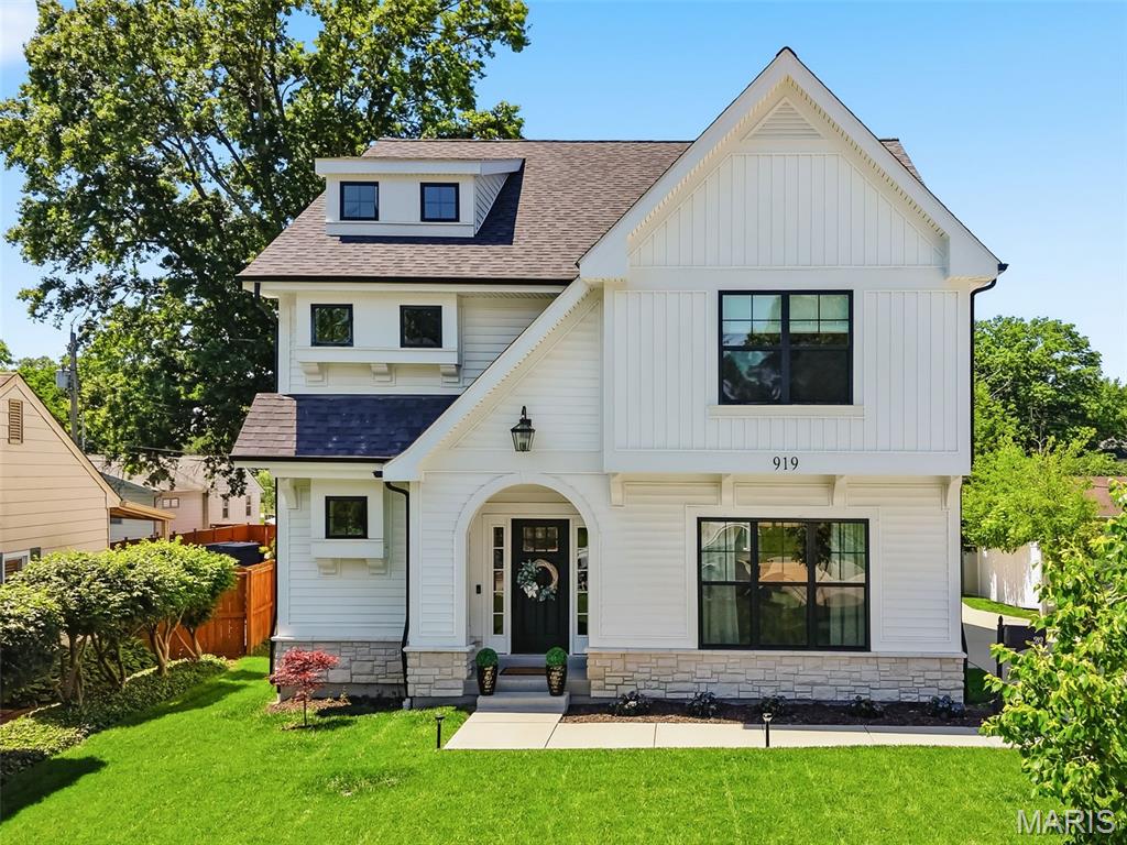 919 Poinsetta Lane