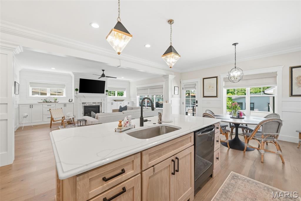 919 Poinsetta Lane