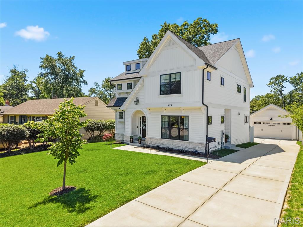 919 Poinsetta Lane
