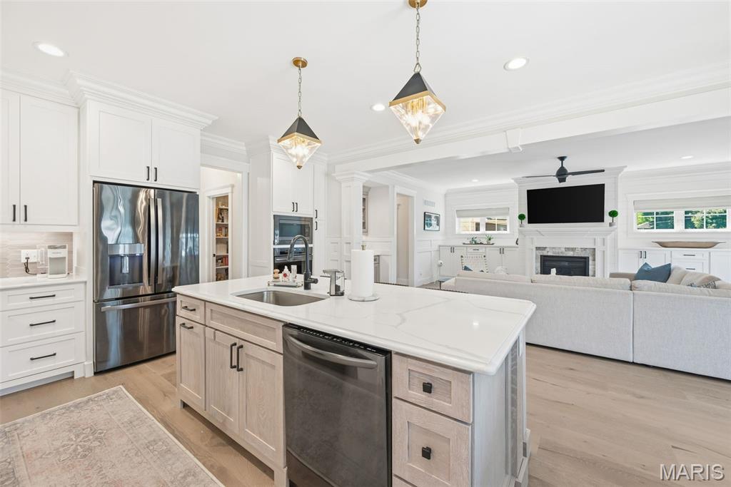 919 Poinsetta Lane