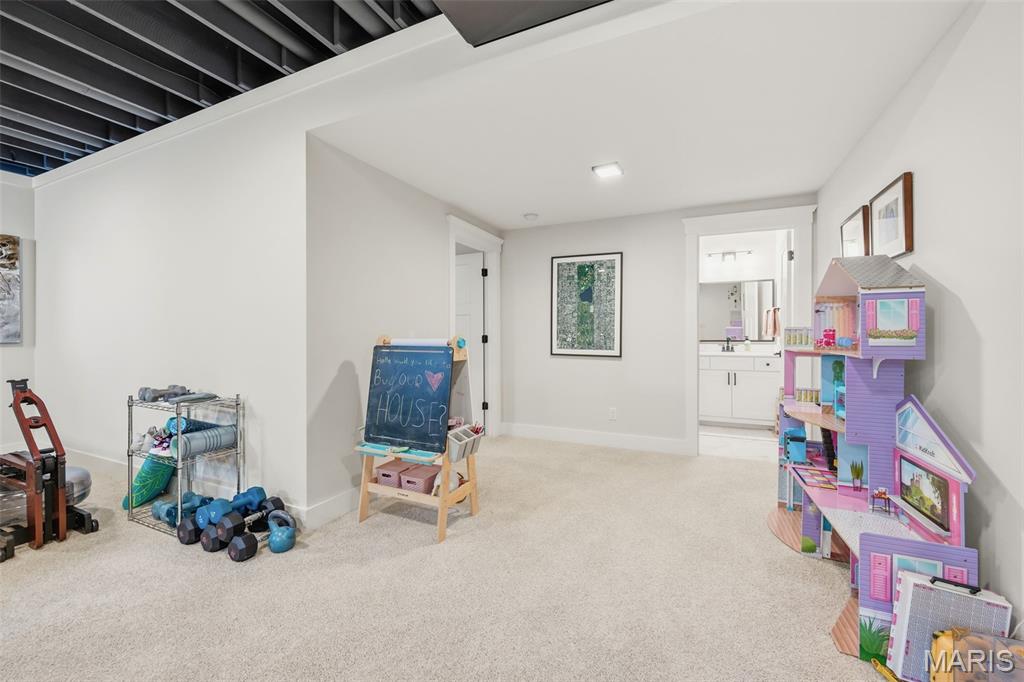 919 Poinsetta Lane