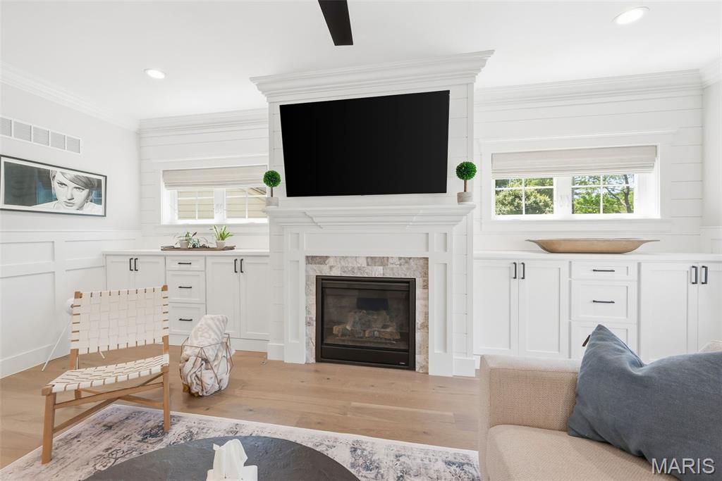 919 Poinsetta Lane