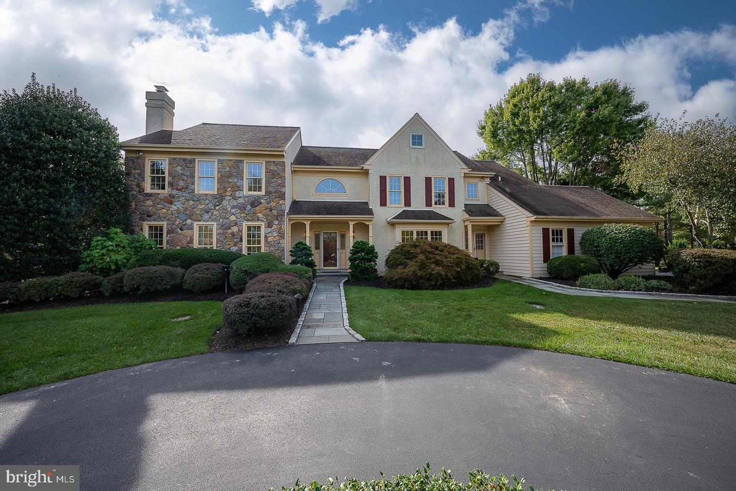 25 Autumn Hill Ln