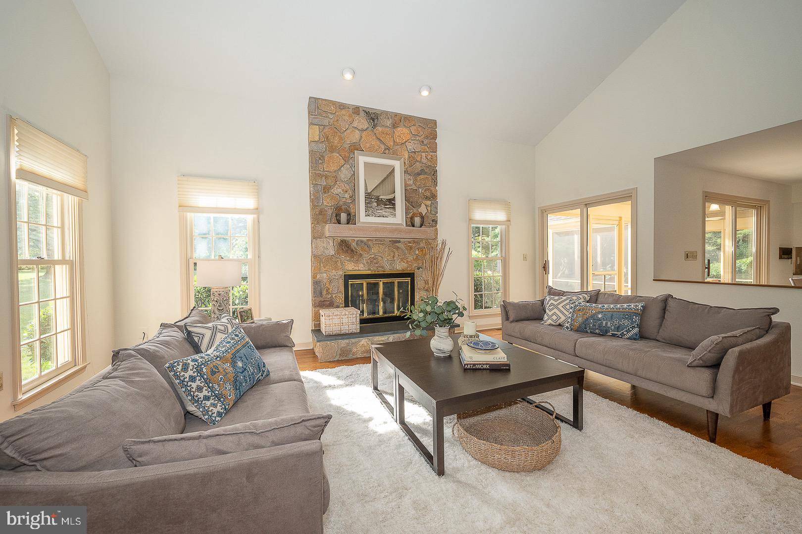 25 Autumn Hill Ln