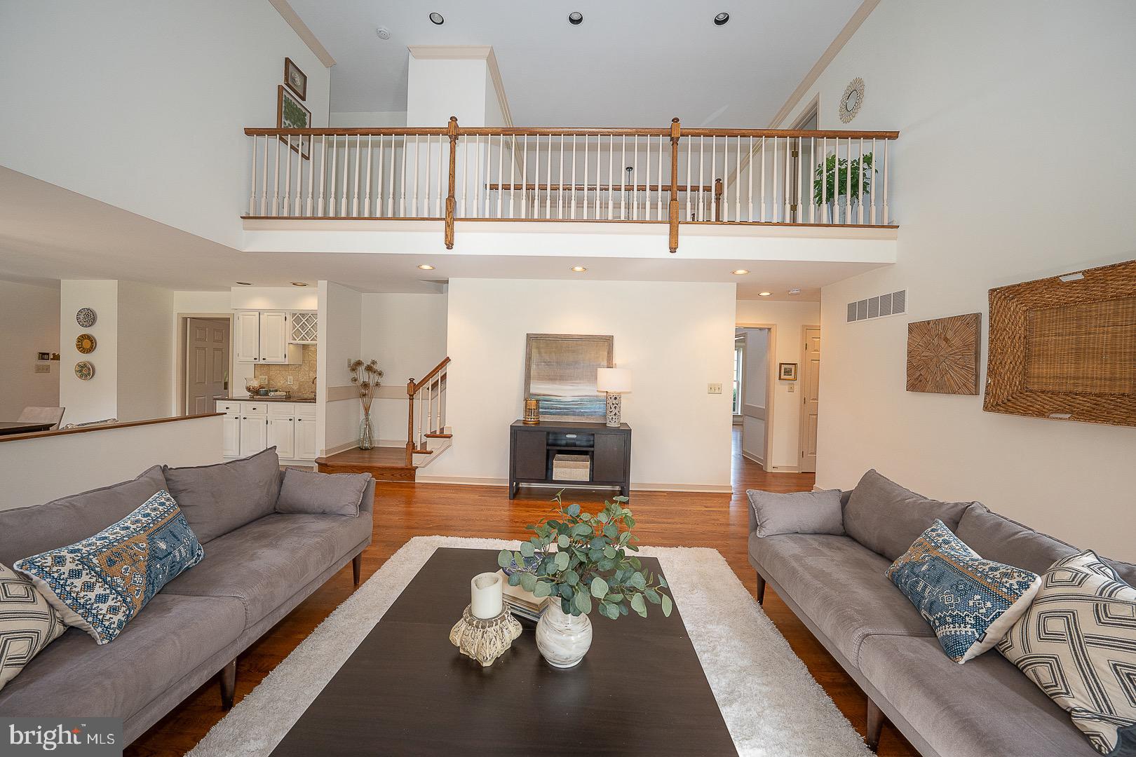 25 Autumn Hill Ln