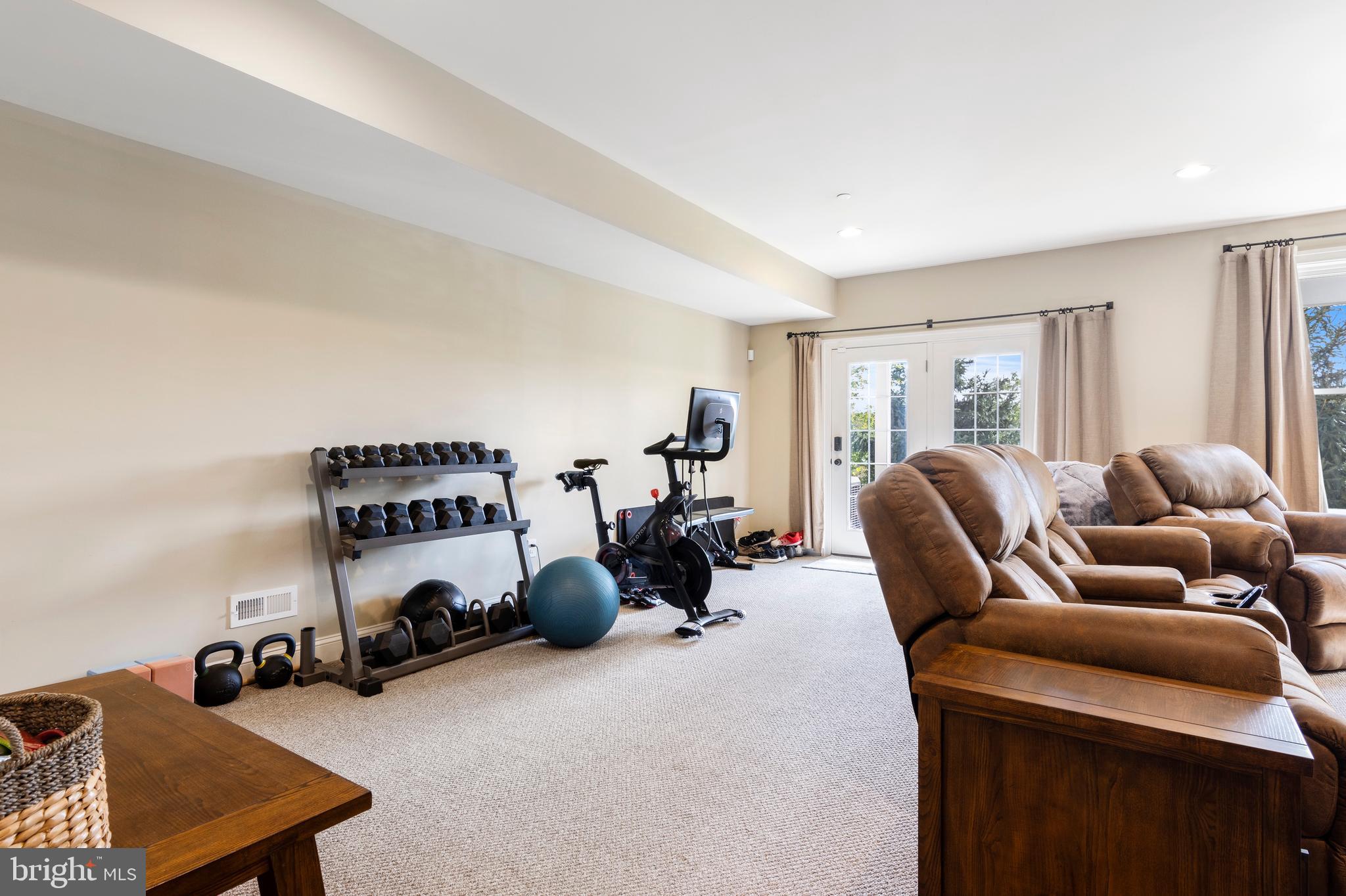 76 Parkview Cir