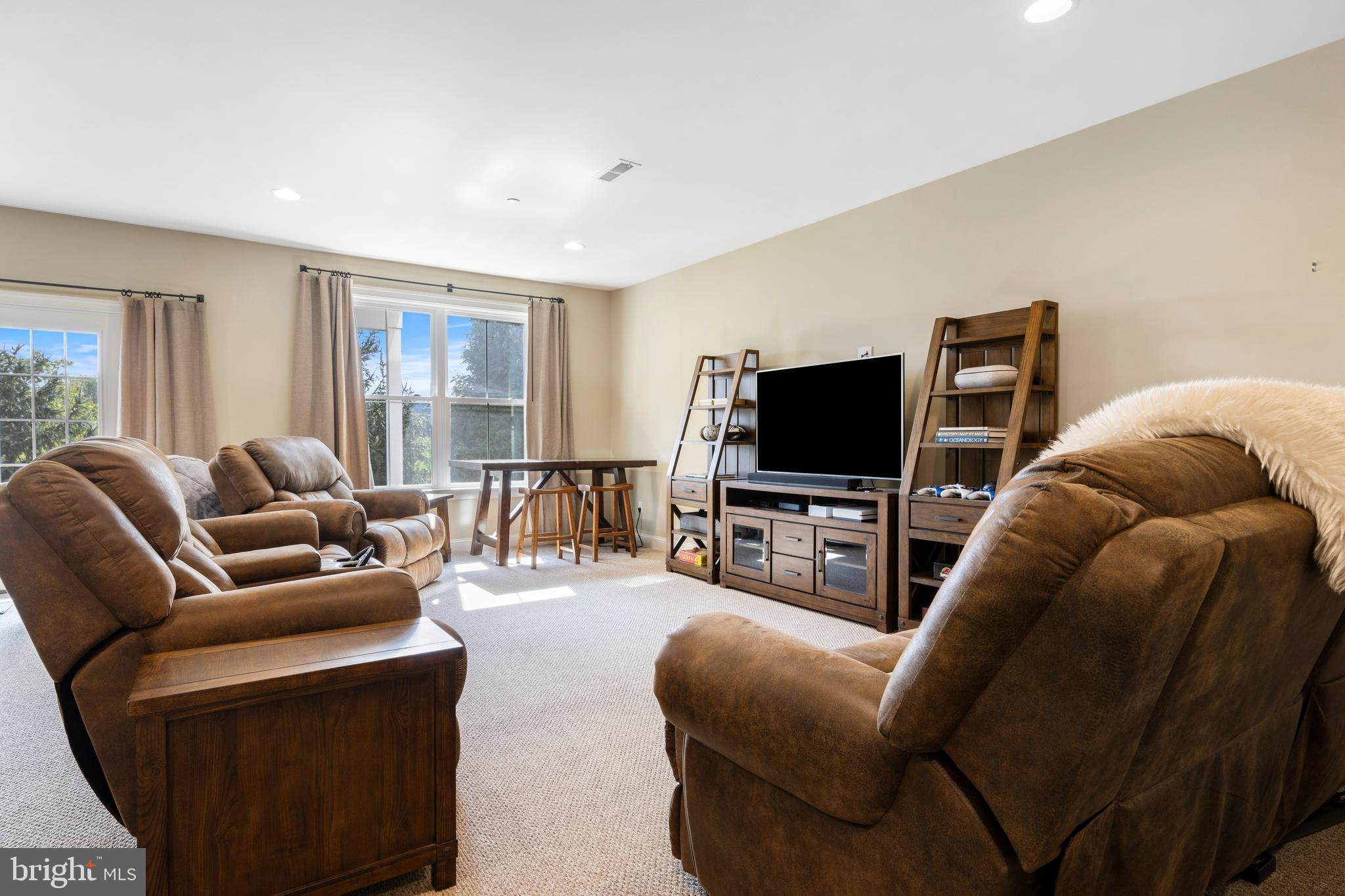 76 Parkview Cir