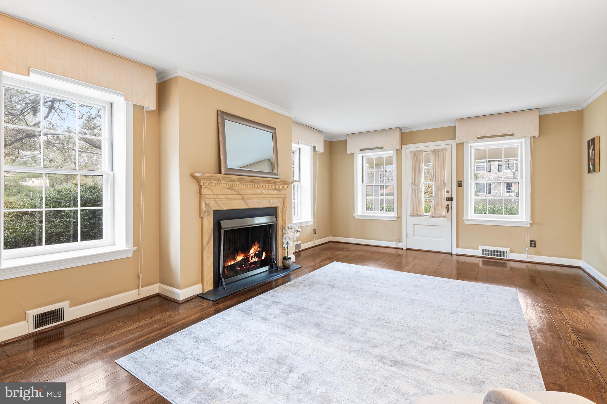 541 W Beechtree Ln