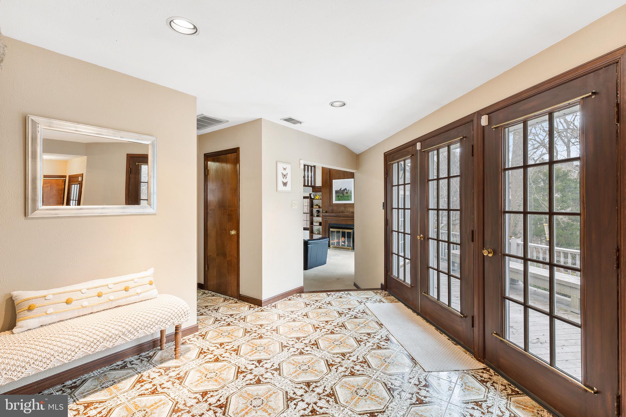 541 W Beechtree Ln