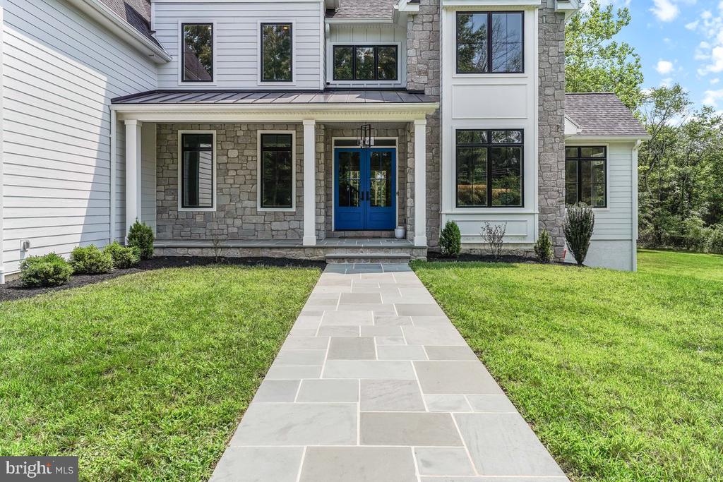 6 Evergreen Ln