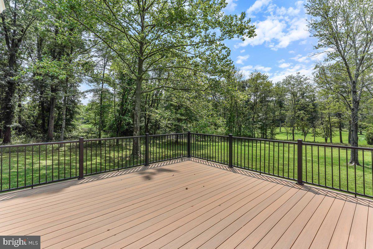 6 Evergreen Ln