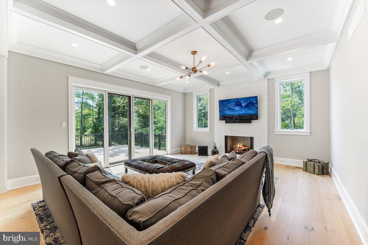 6 Evergreen Ln