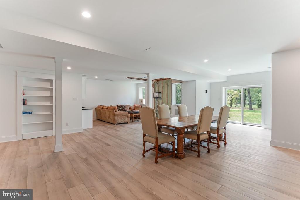 6 Evergreen Ln