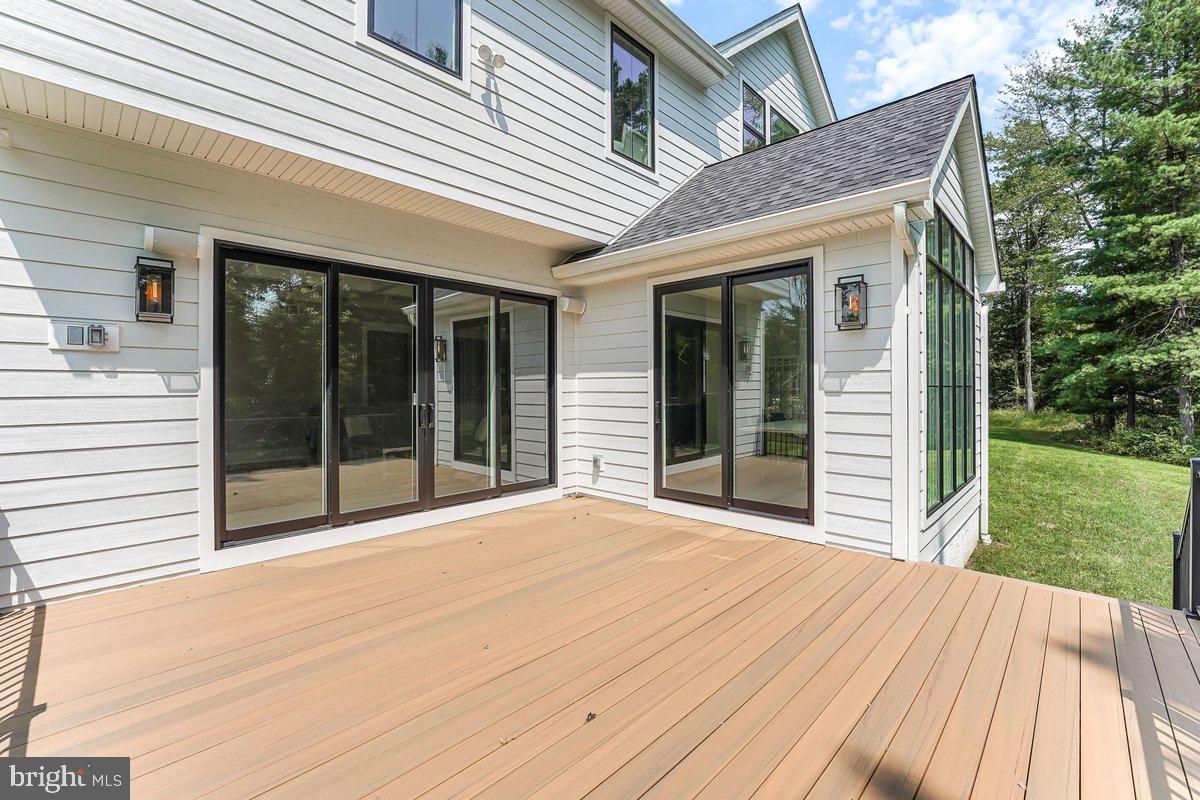 6 Evergreen Ln