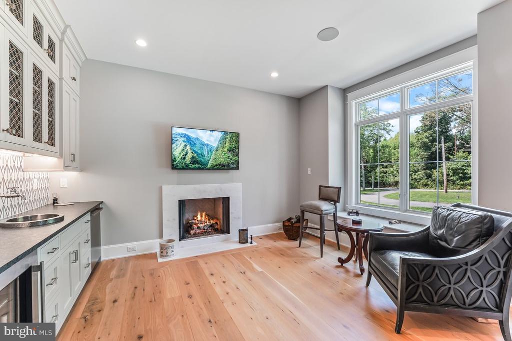 6 Evergreen Ln