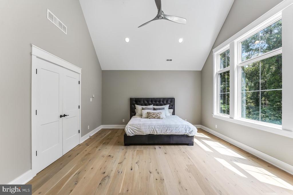 6 Evergreen Ln