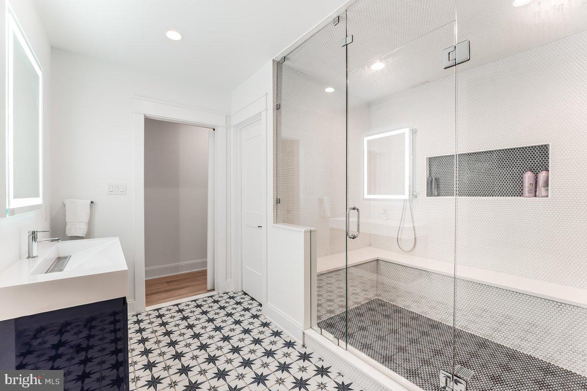 6 Evergreen Ln