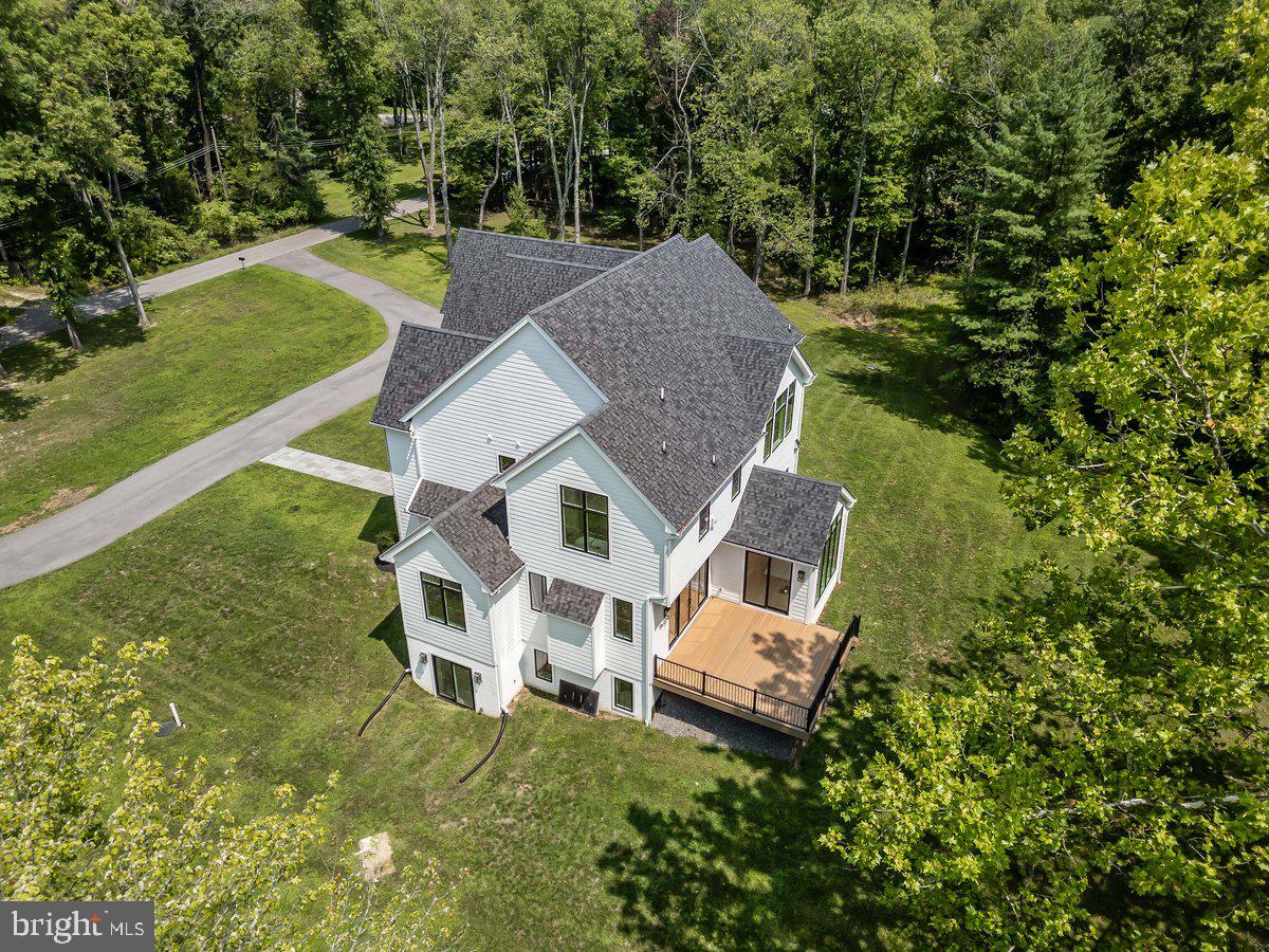 6 Evergreen Ln