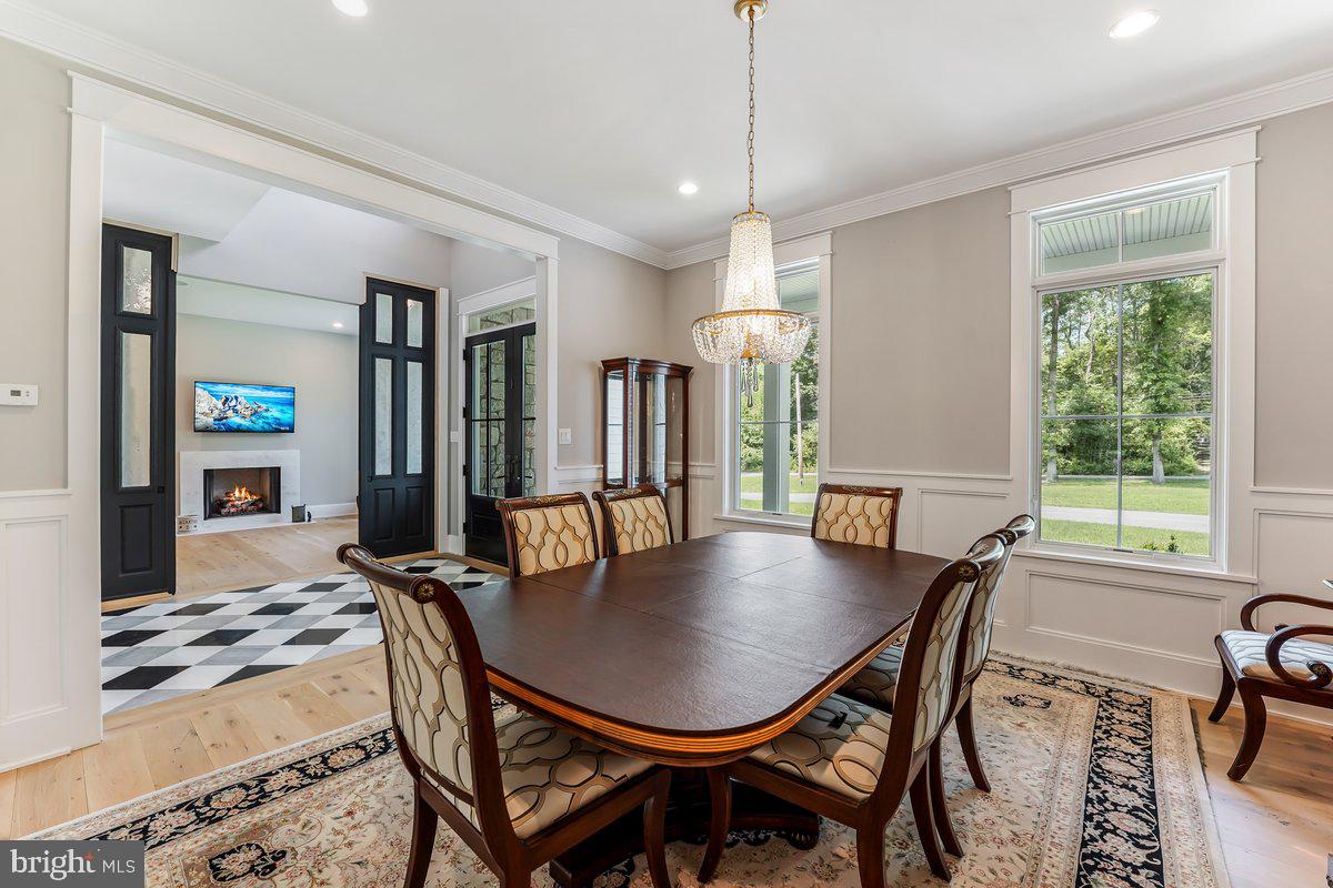 6 Evergreen Ln