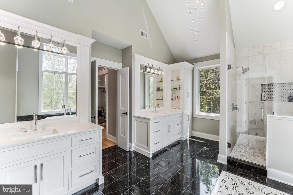 6 Evergreen Ln