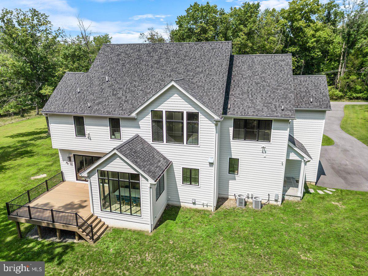 6 Evergreen Ln