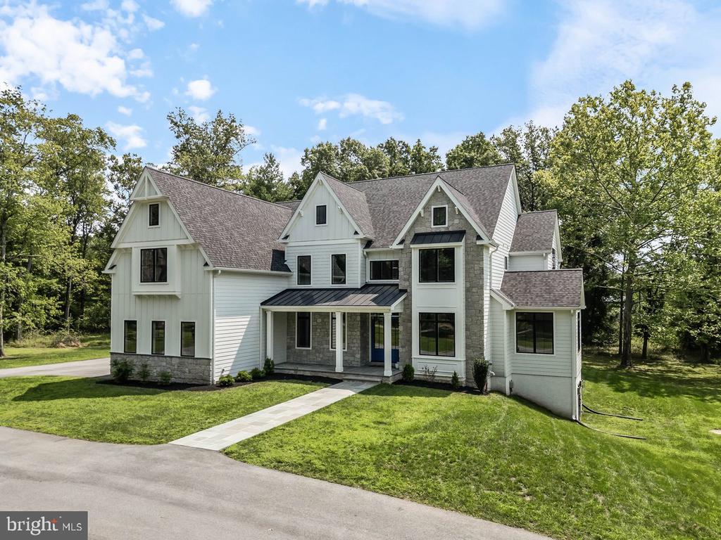6 Evergreen Ln