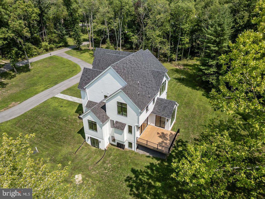 6 Evergreen Ln