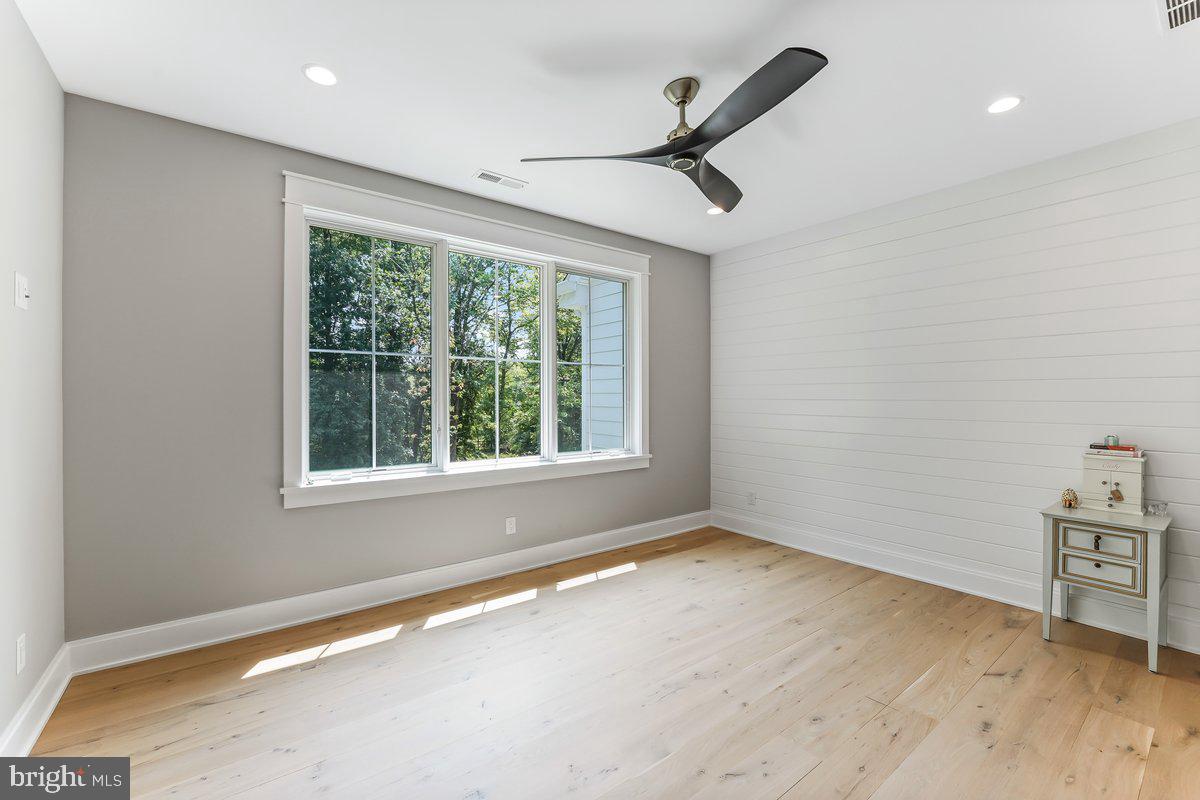 6 Evergreen Ln