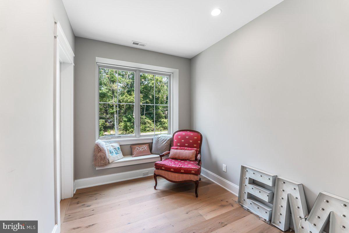 6 Evergreen Ln