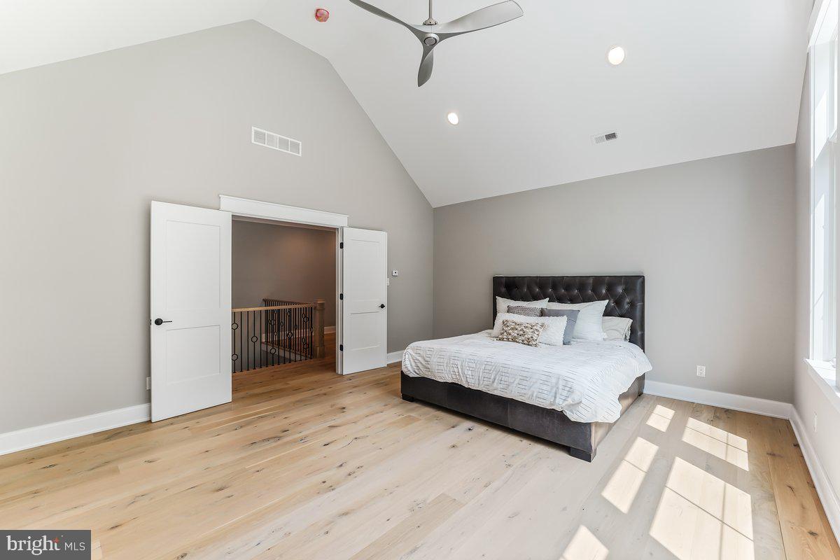 6 Evergreen Ln