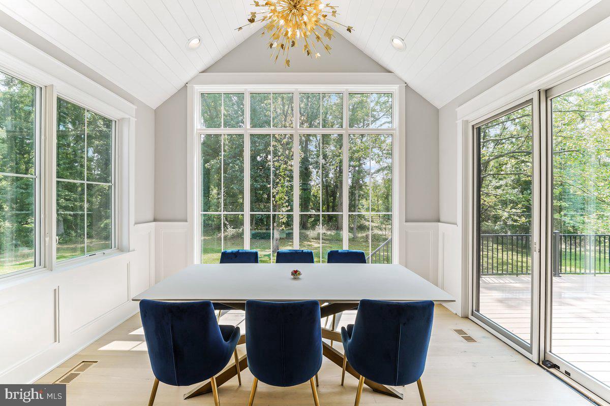 6 Evergreen Ln