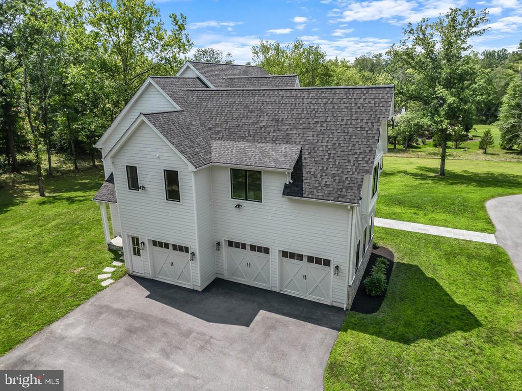 6 Evergreen Ln