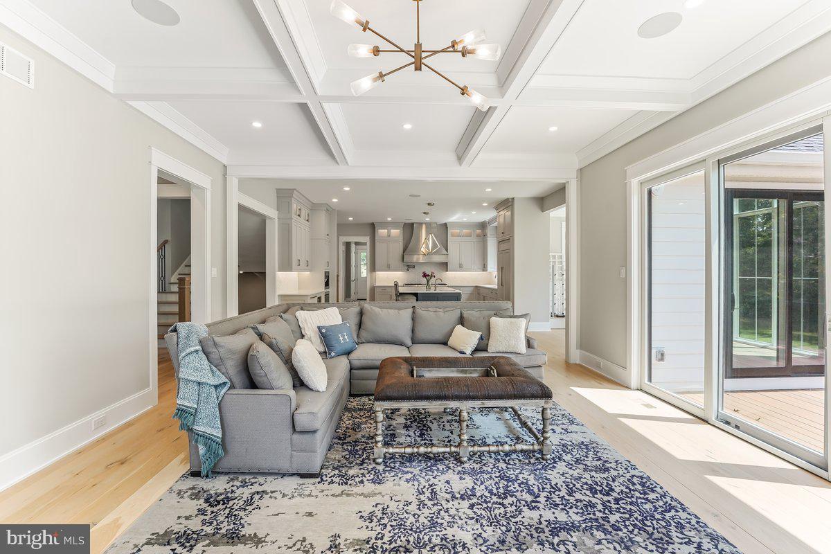 6 Evergreen Ln