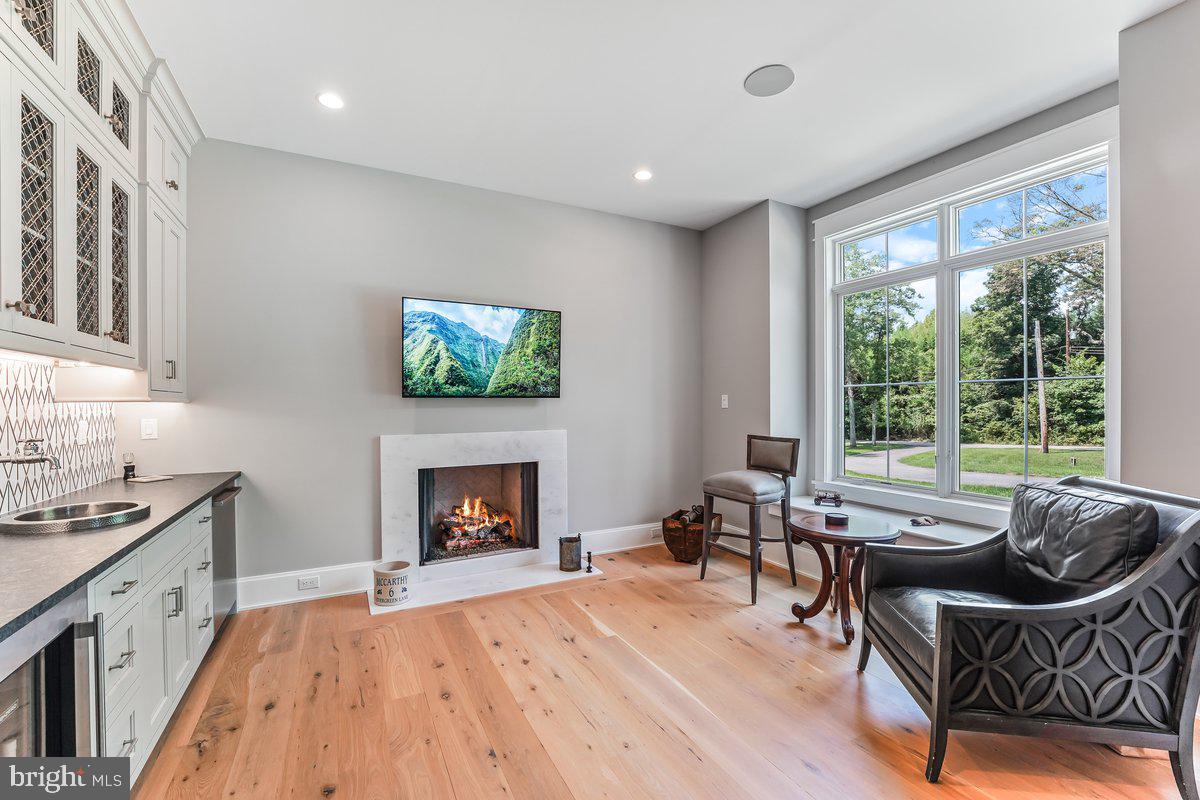 6 Evergreen Ln