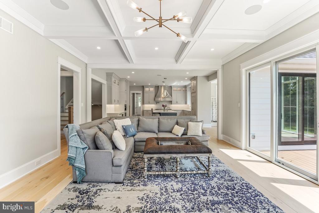 6 Evergreen Ln