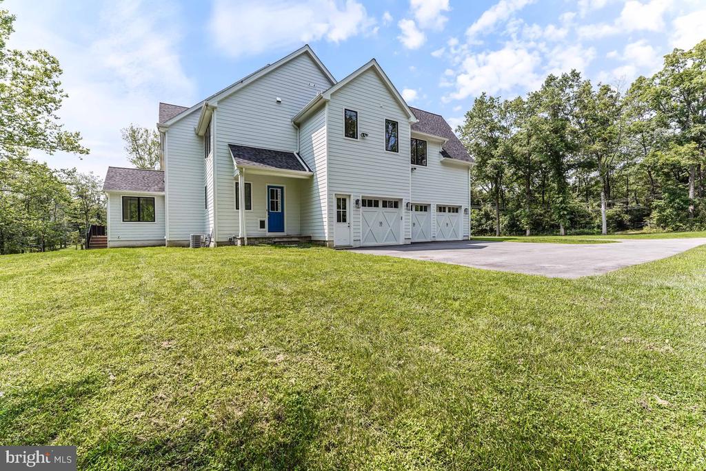 6 Evergreen Ln