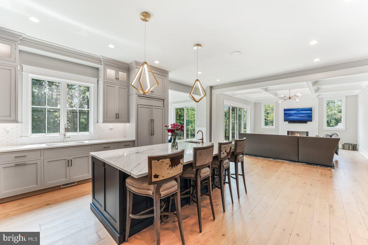 6 Evergreen Ln