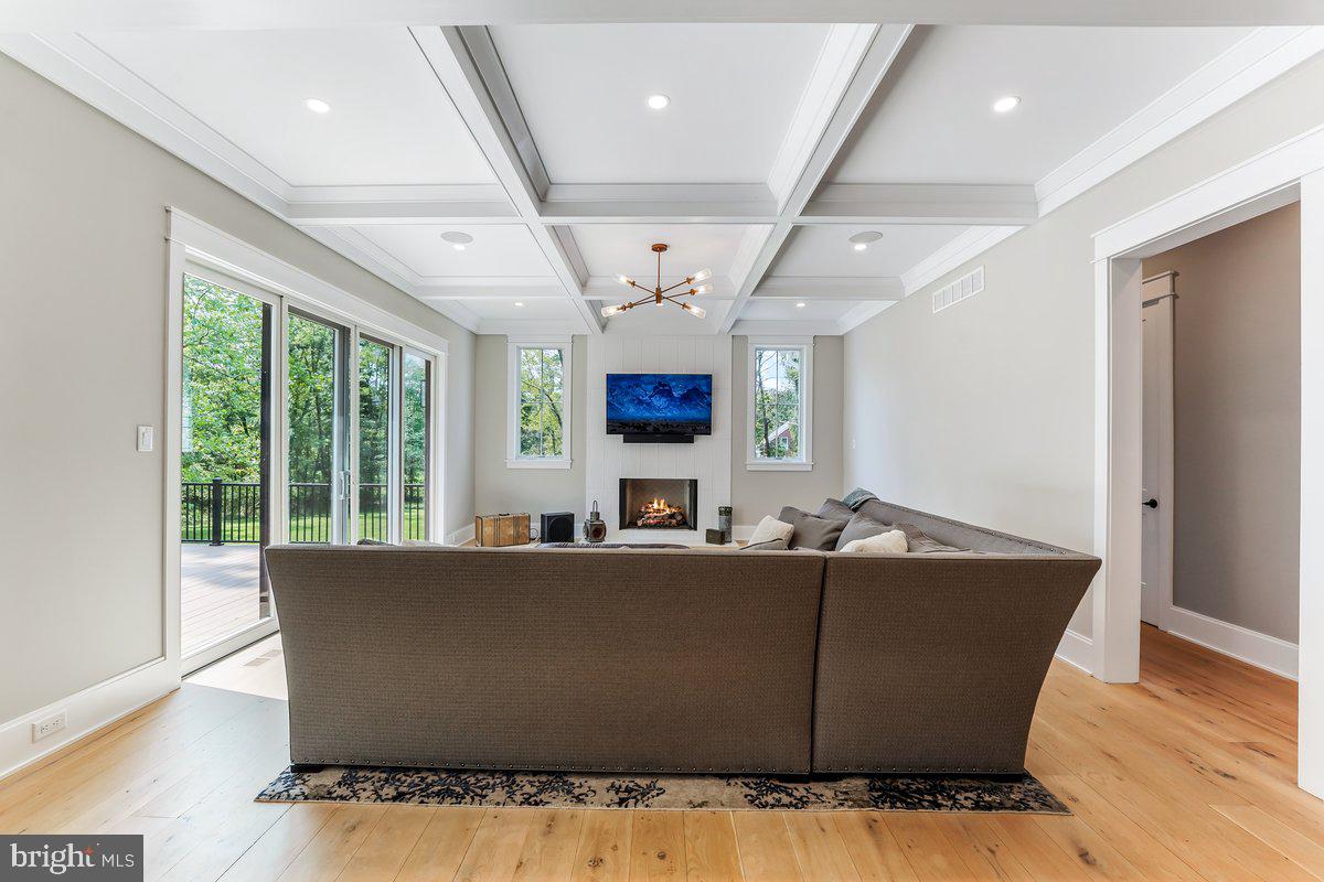 6 Evergreen Ln