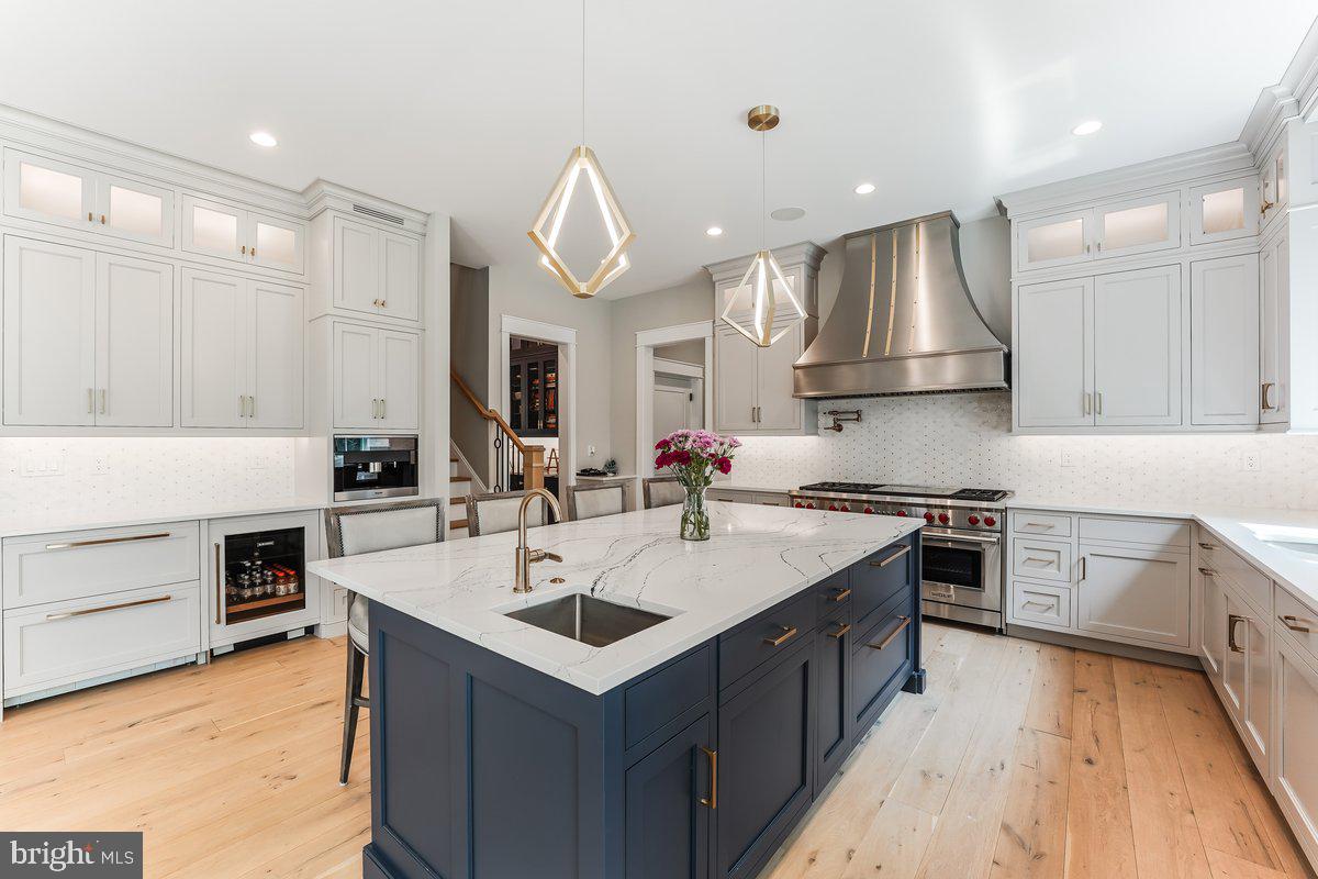 6 Evergreen Ln